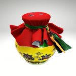 Ваза Богатства и Защиты из монастыря Самье, красный верх